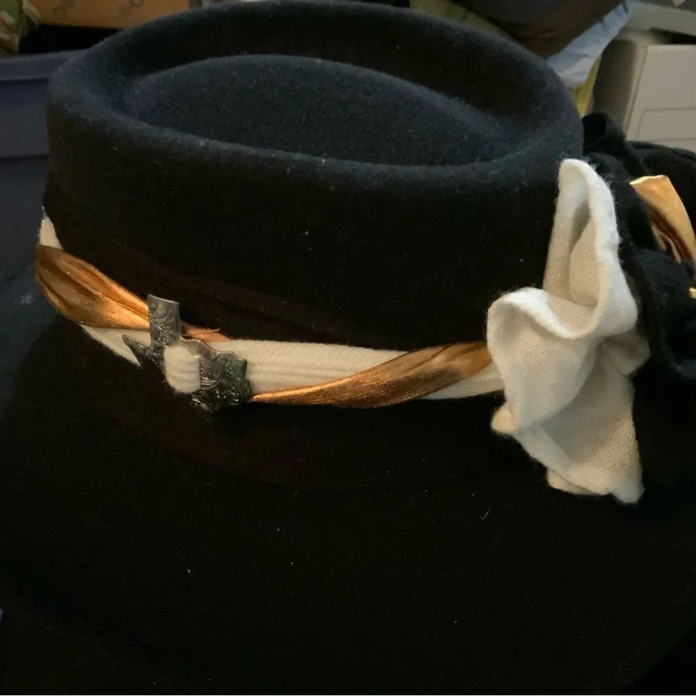 Camelia Calidad Mexico Black Wool Womens Hat Silver Braided Band Fabric Flower